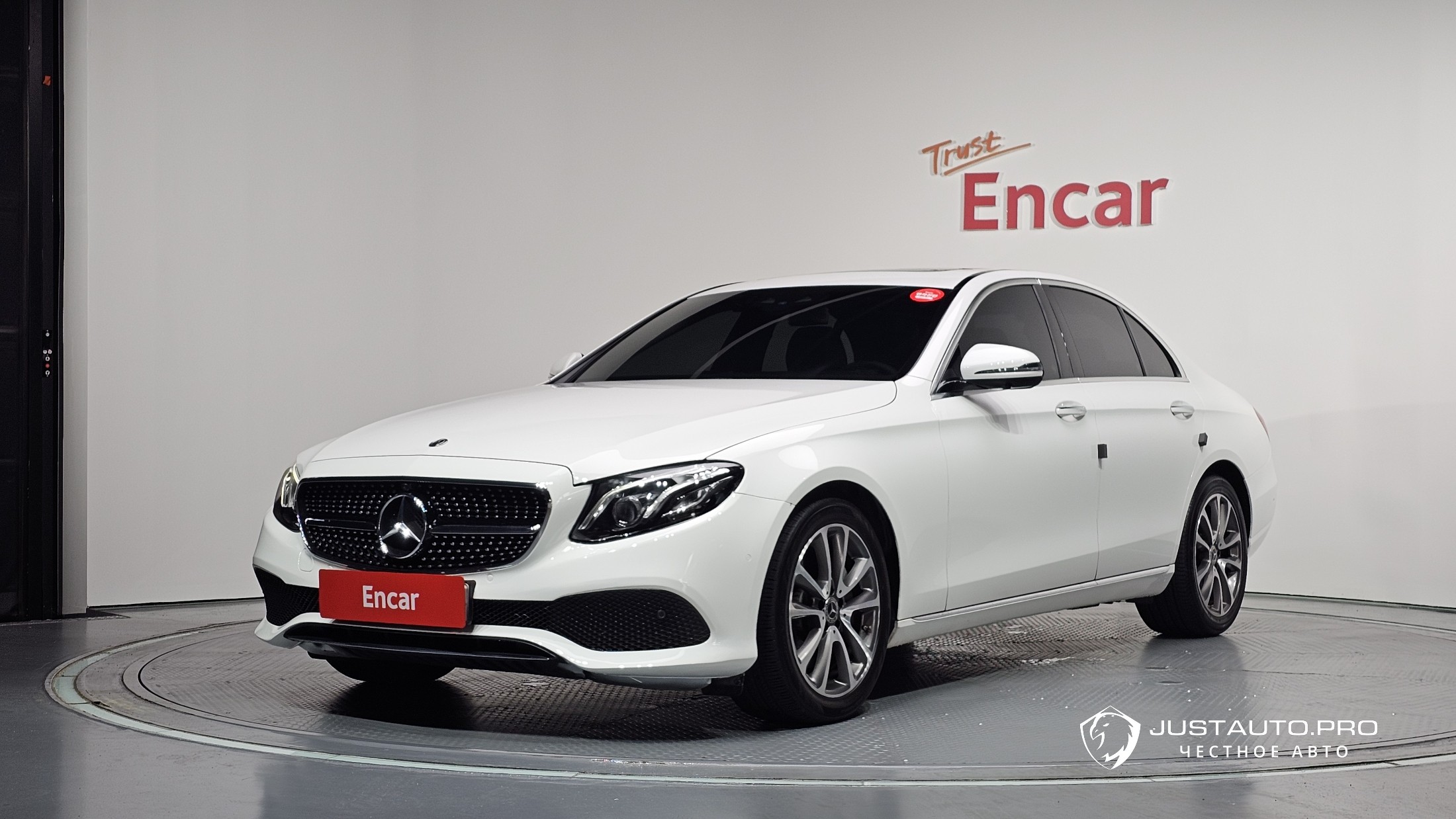Автомобиль Mercedes-Benz E-Class
