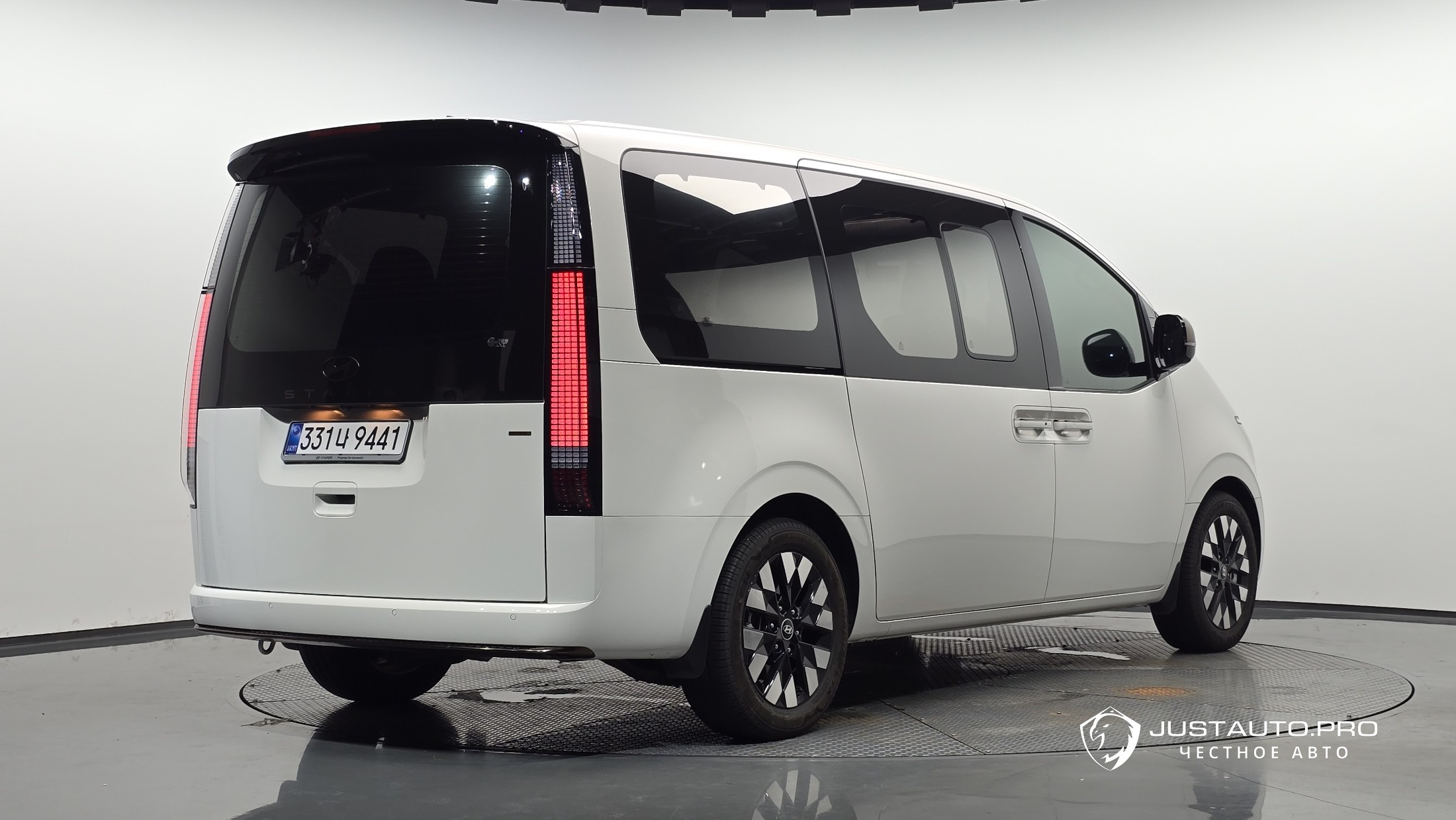 Автомобиль Hyundai Staria