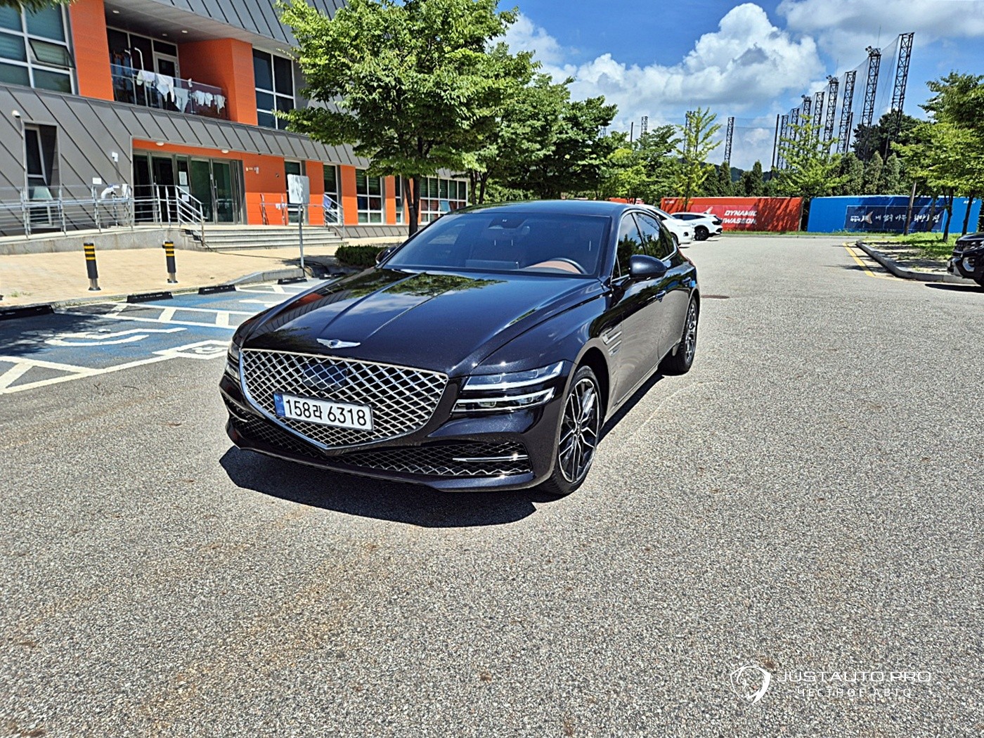 Автомобиль Genesis G80