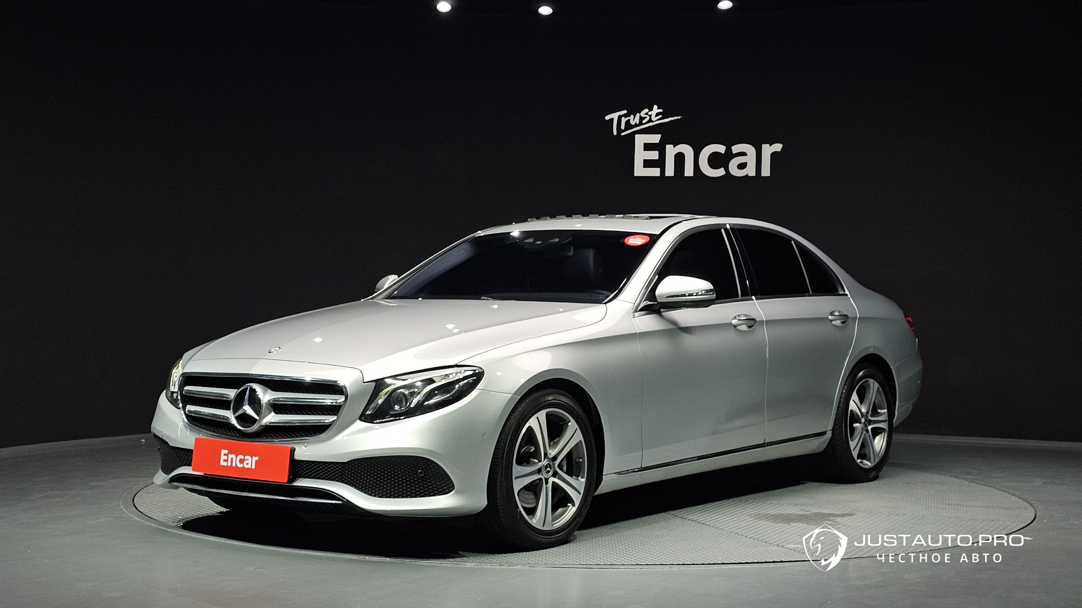 Автомобиль Mercedes-Benz E-Class