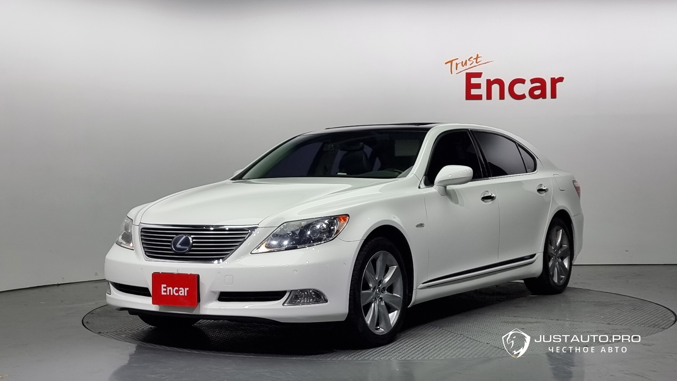Автомобиль Lexus LS