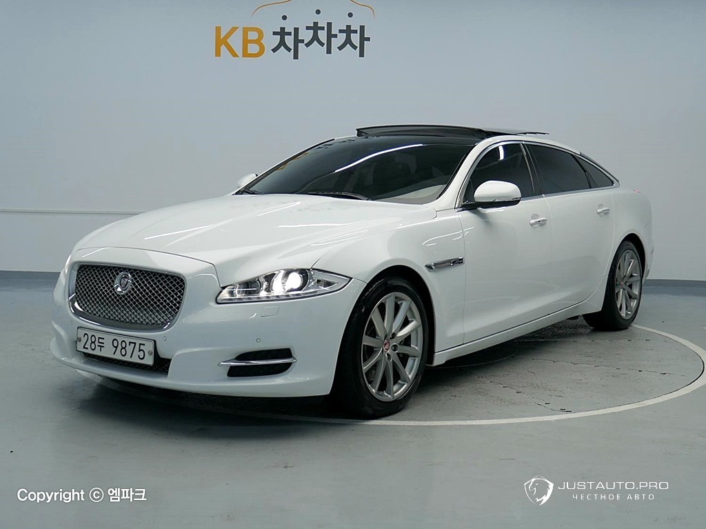Автомобиль Jaguar XJ