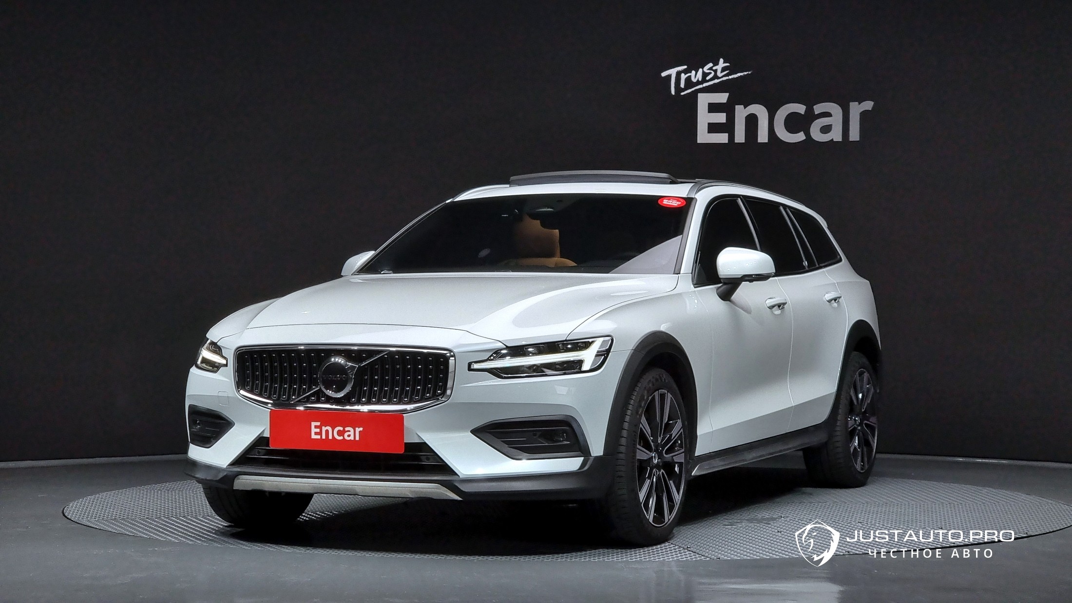 Автомобиль Volvo V60