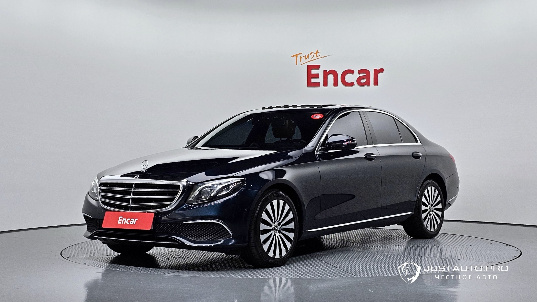 Автомобиль Mercedes-Benz E-Class