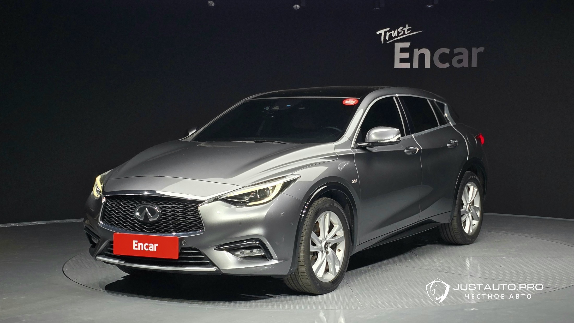 Автомобиль Infiniti Q30