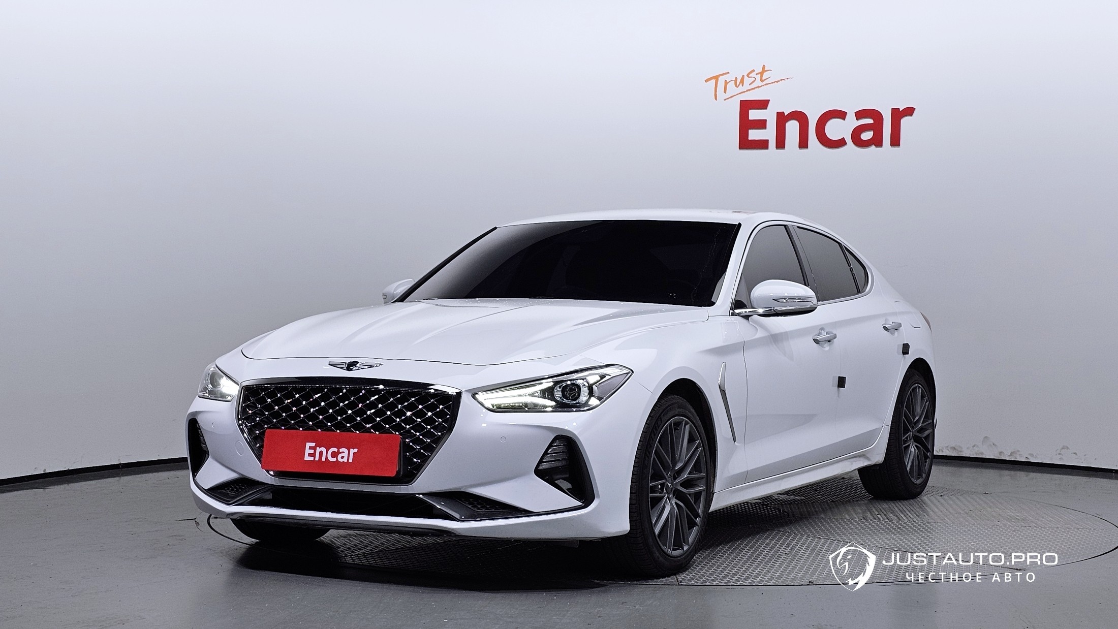 Автомобиль Genesis G70