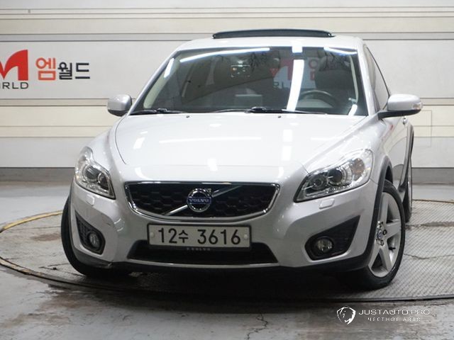 Автомобиль Volvo C30