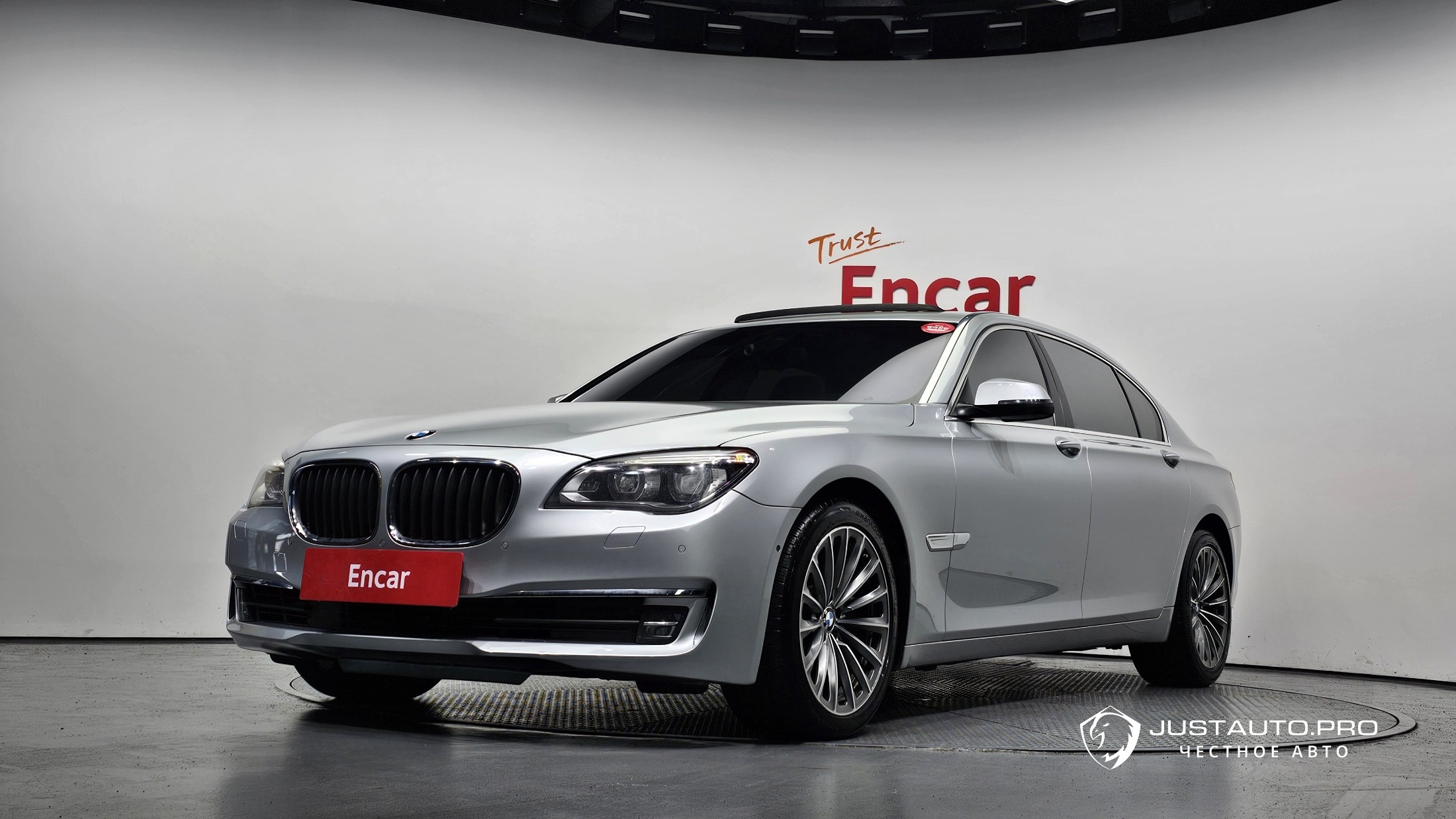 Автомобиль BMW 7-Series