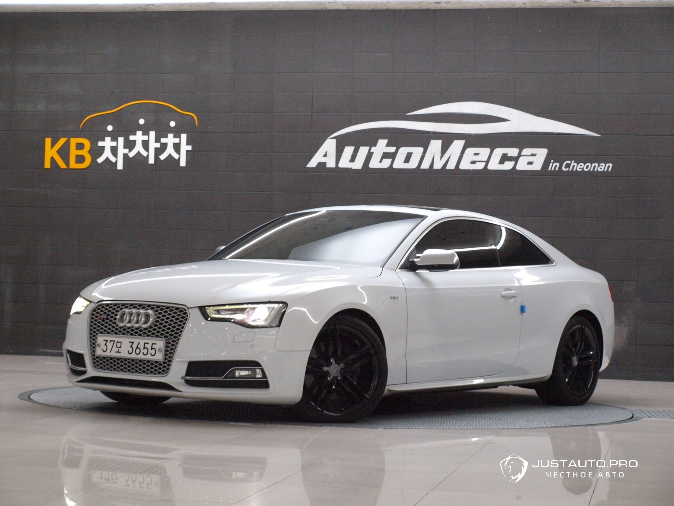 Автомобиль Audi S5