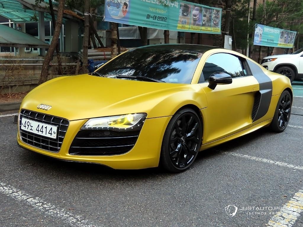 Автомобиль Audi R8