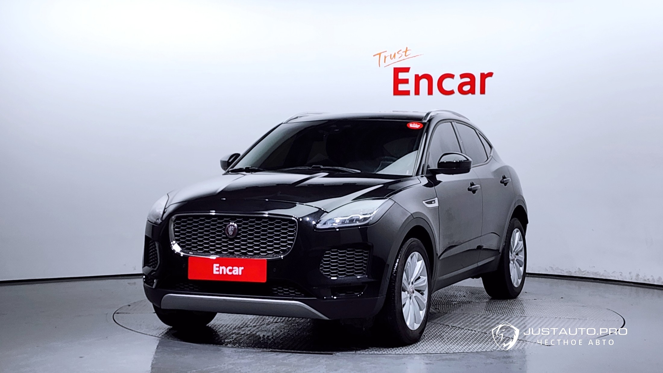 Автомобиль Jaguar E-PACE