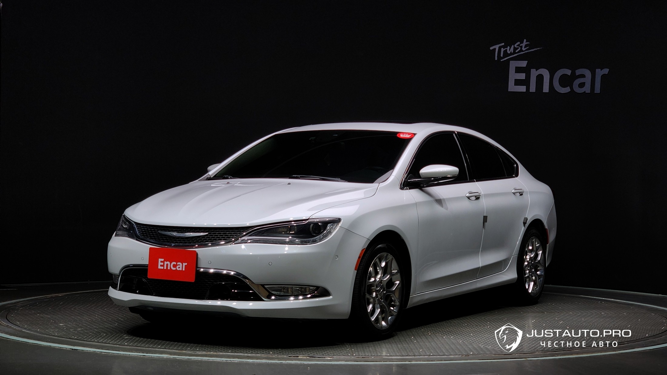 Автомобиль Chrysler 200