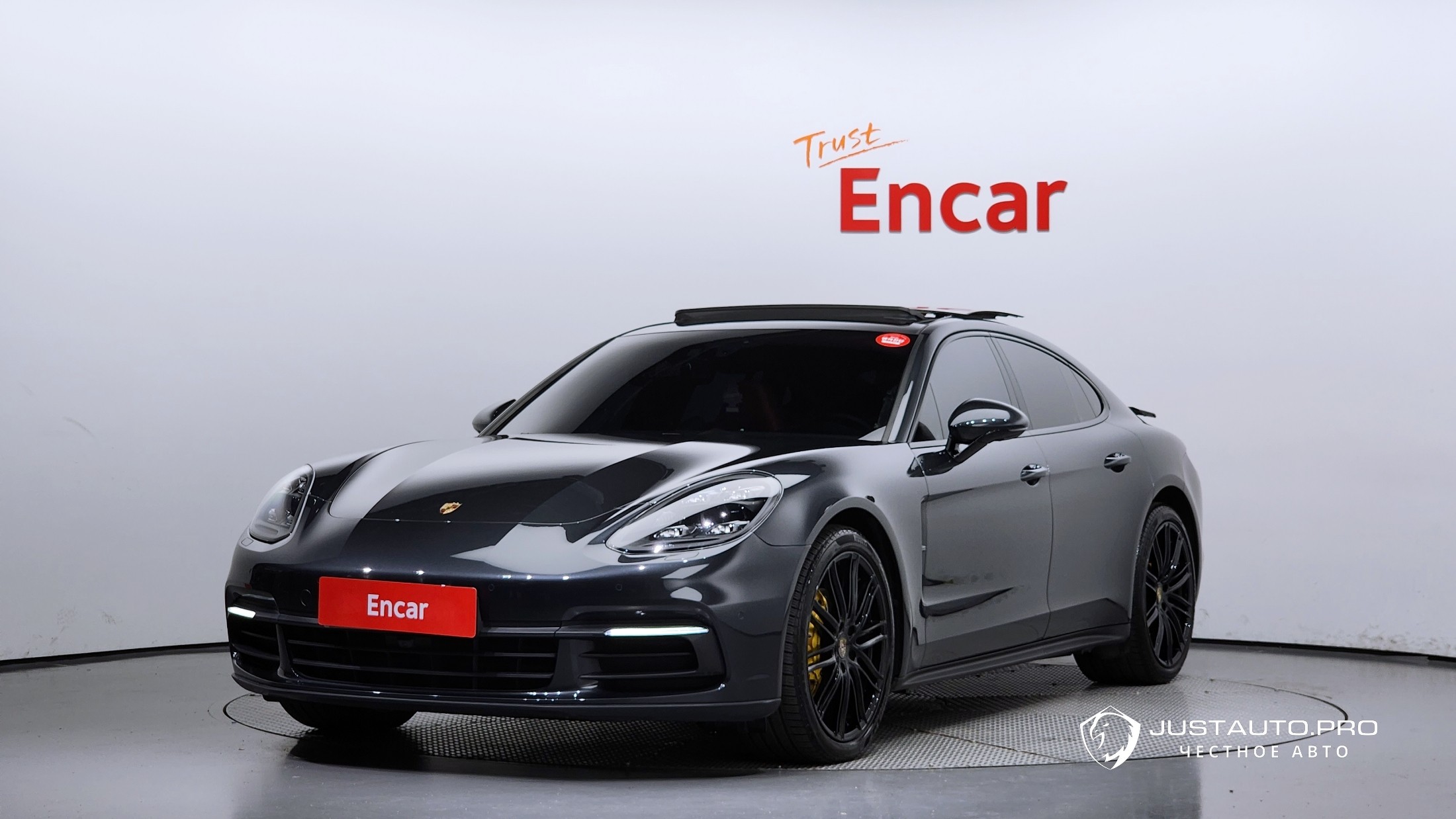 Автомобиль Porsche Panamera