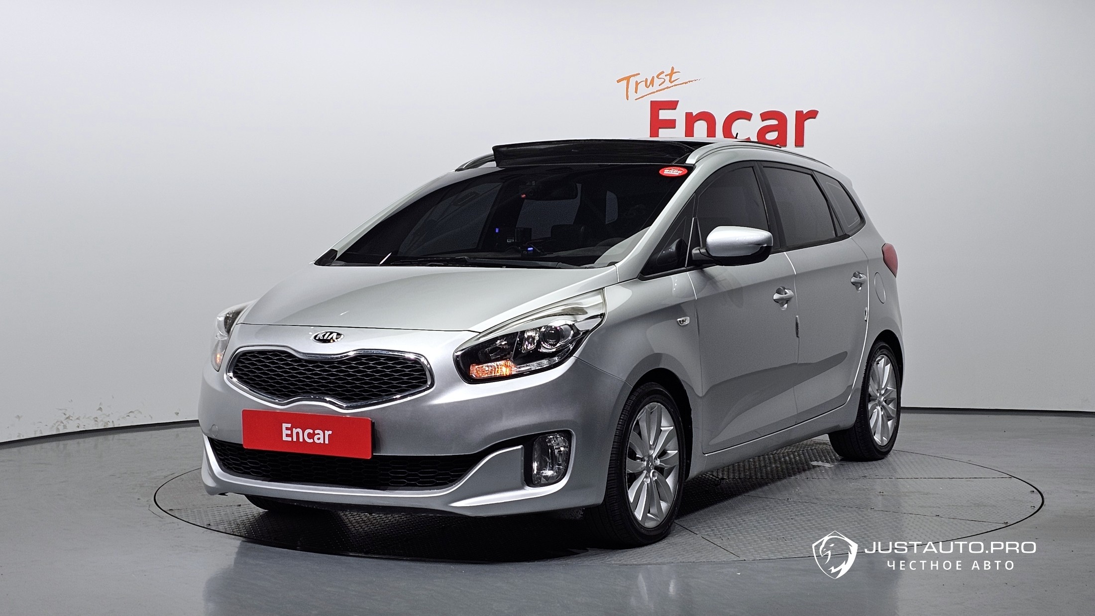 Автомобиль Kia Carens