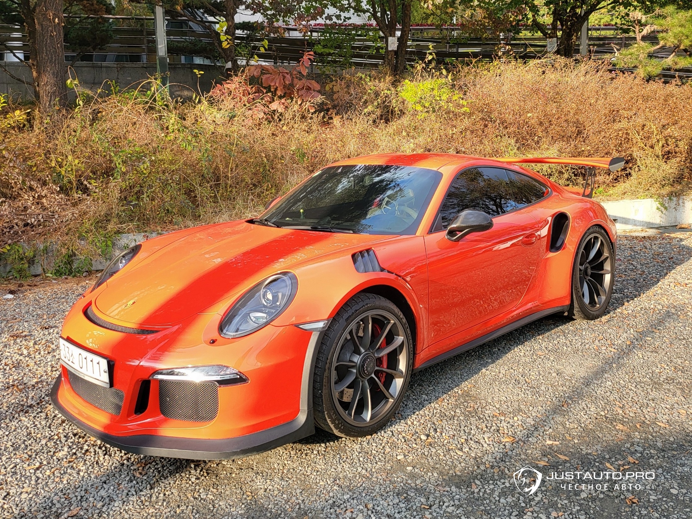 Автомобиль Porsche 911