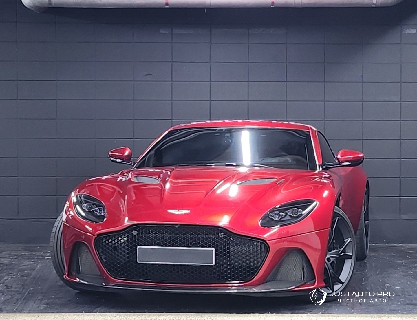Автомобиль Astonmartin DBS
