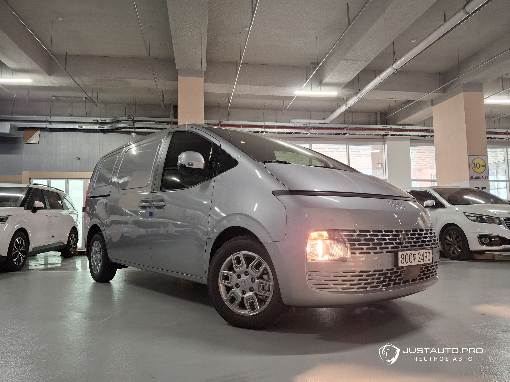 Автомобиль Hyundai Staria