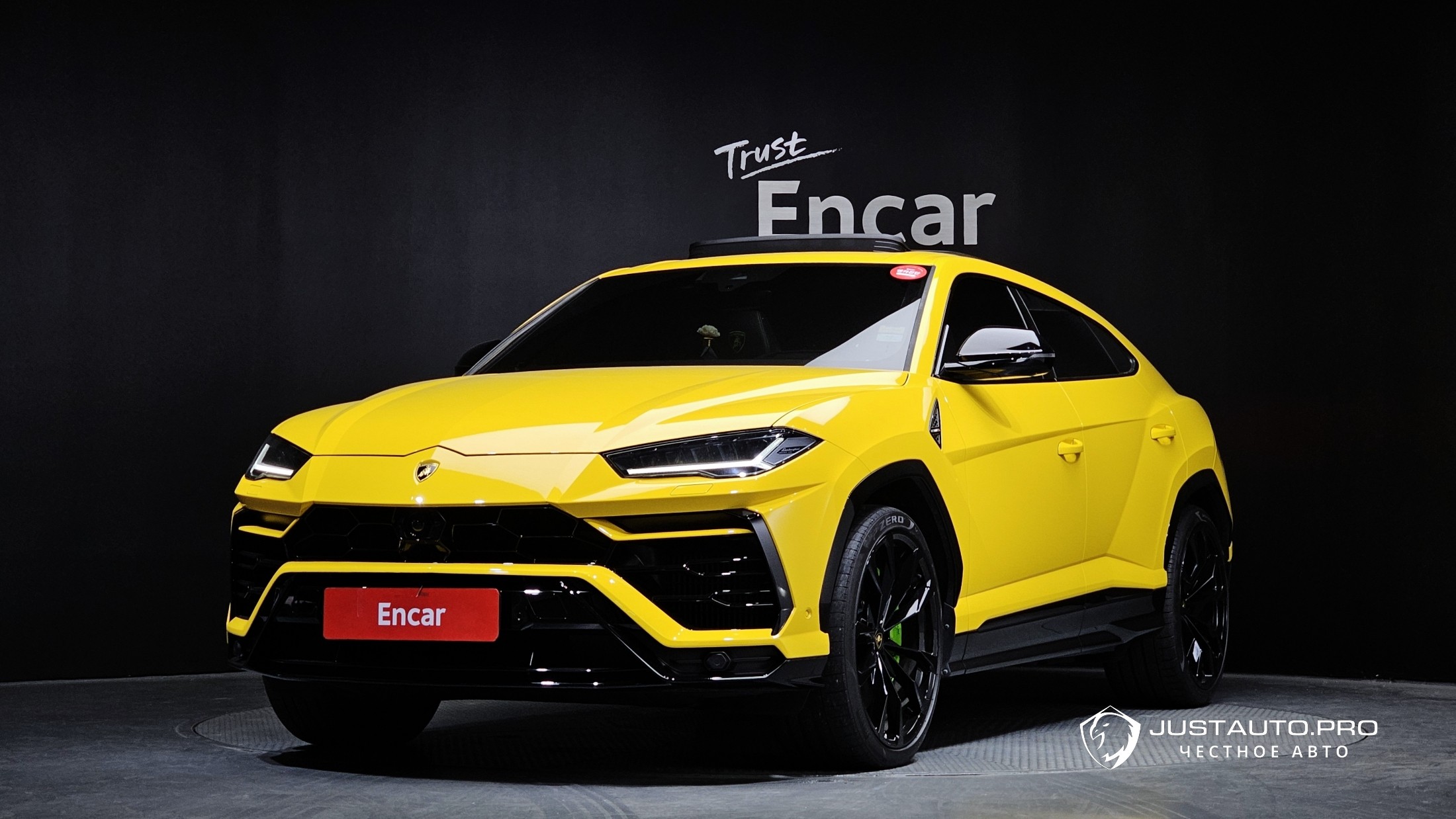 Автомобиль Lamborghini Urus