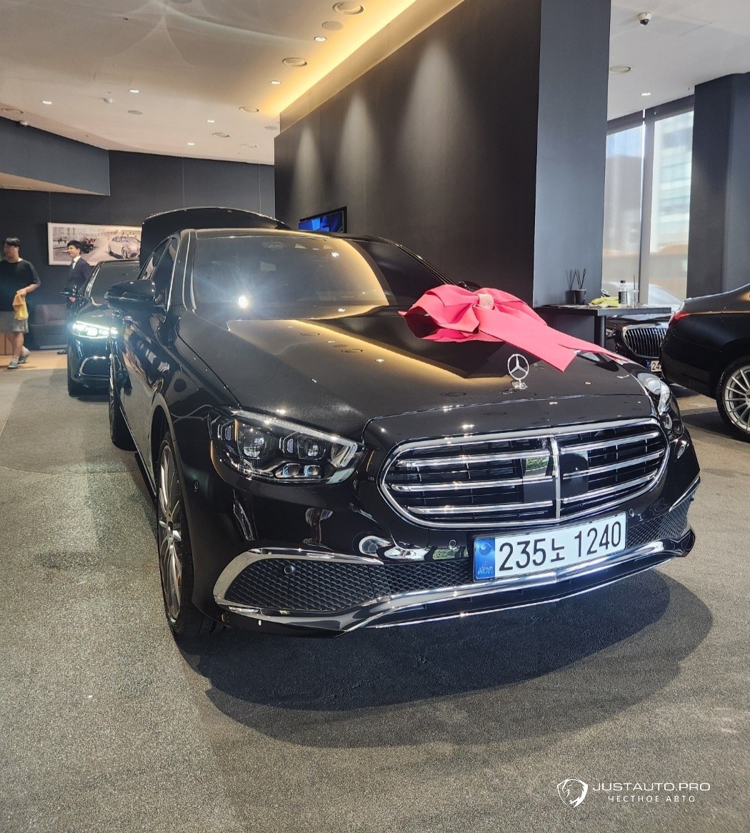 Автомобиль Mercedes-Benz E-Class