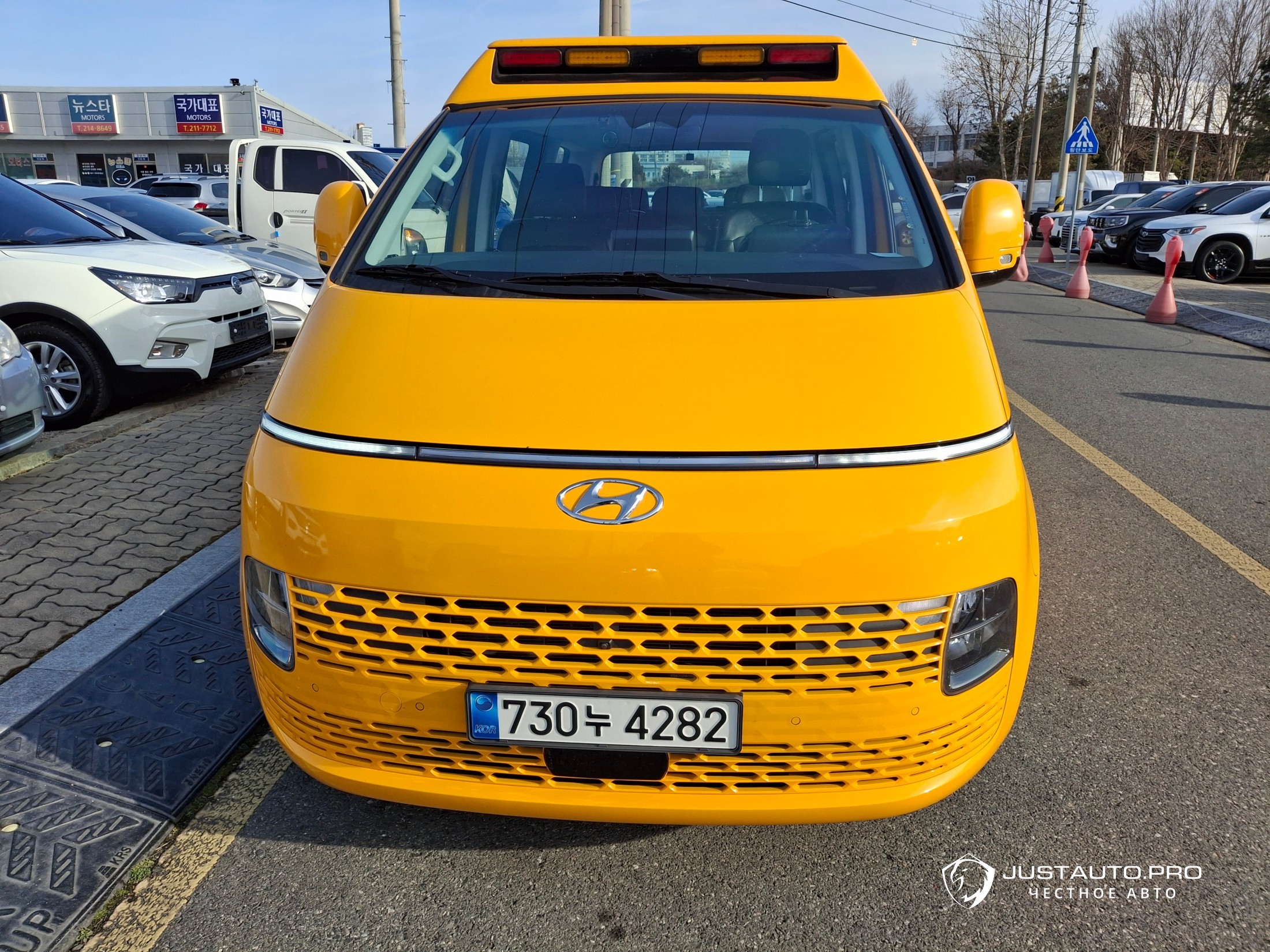 Автомобиль Hyundai Staria