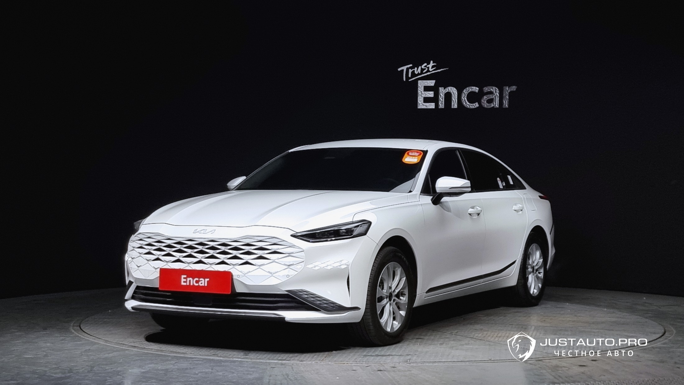 Автомобиль Kia K8