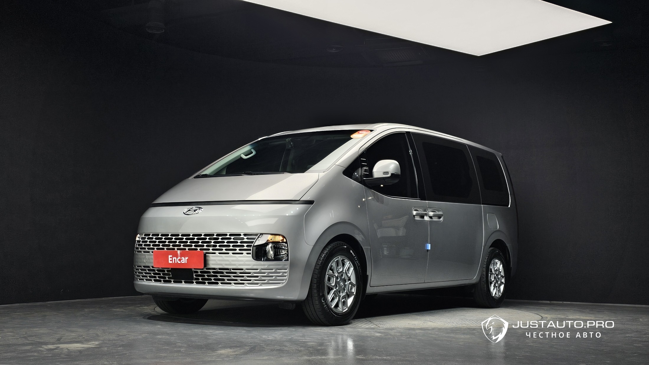 Автомобиль Hyundai Staria