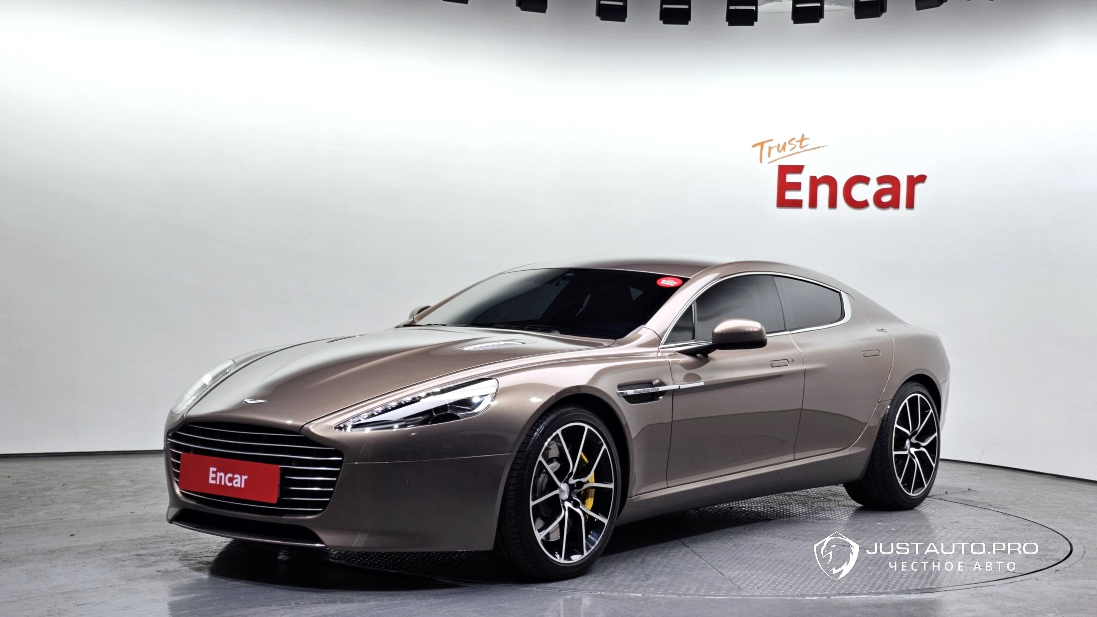 Автомобиль Astonmartin Rapide