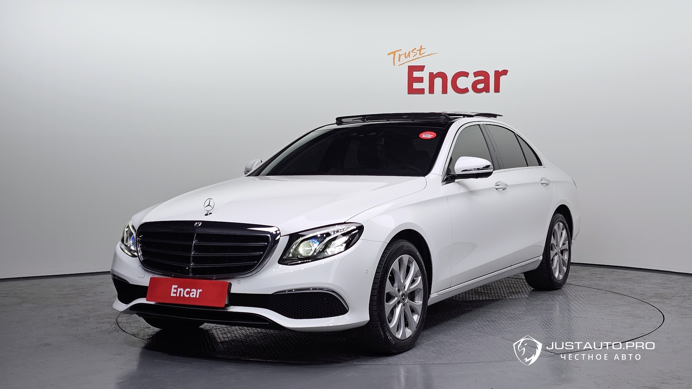 Автомобиль Mercedes-Benz E-Class