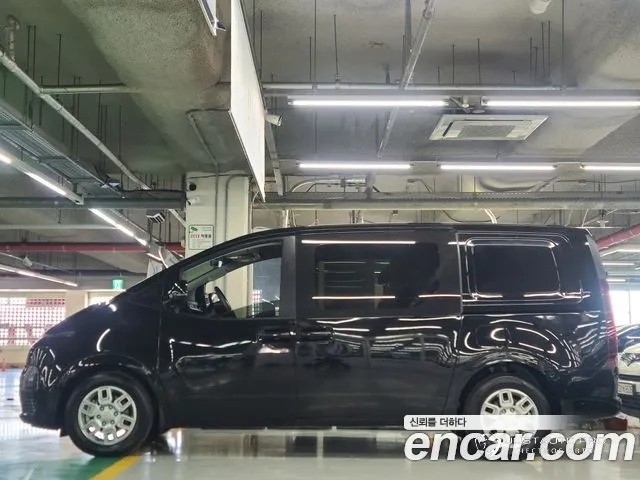 Автомобиль Hyundai Staria