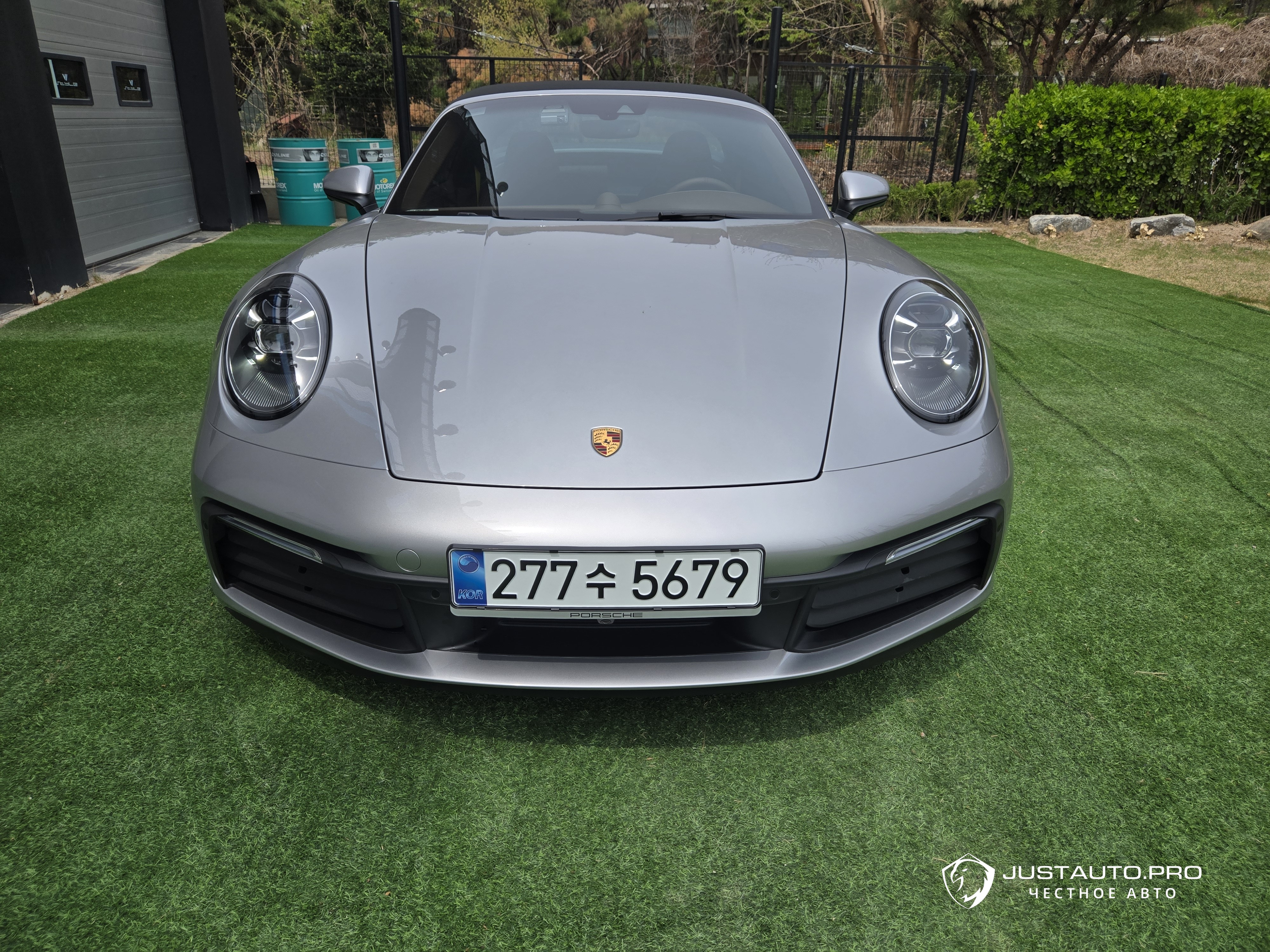 Автомобиль Porsche 911