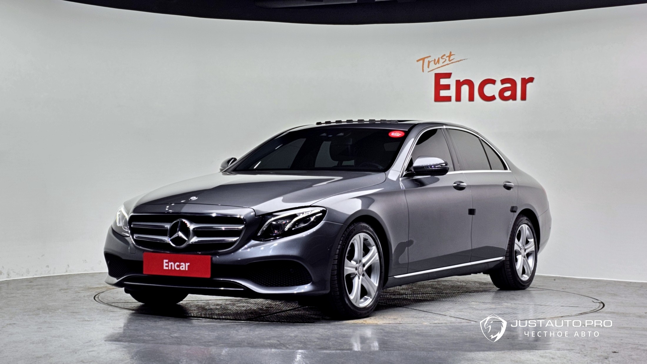 Автомобиль Mercedes-Benz E-Class