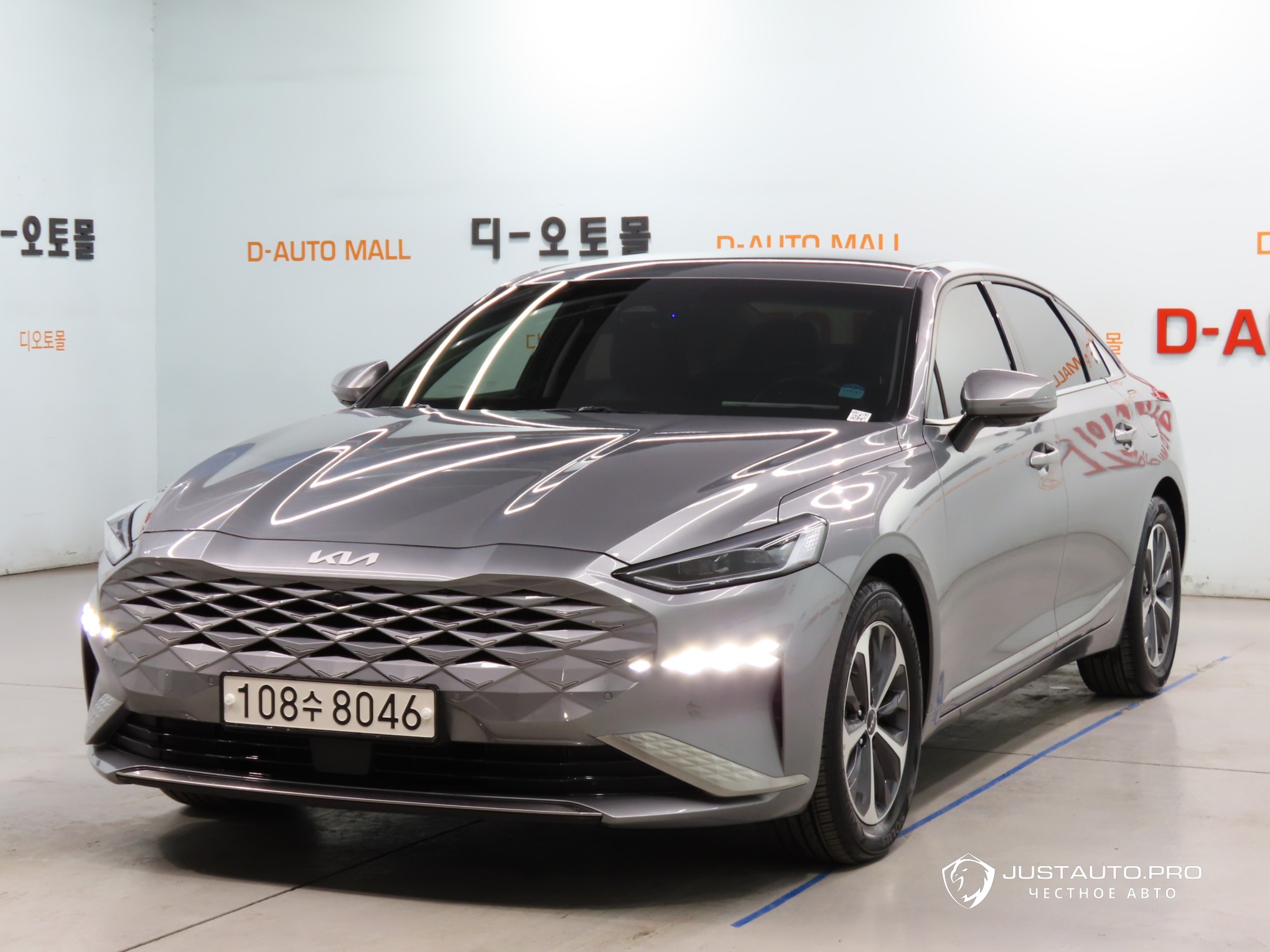 Автомобиль Kia K8