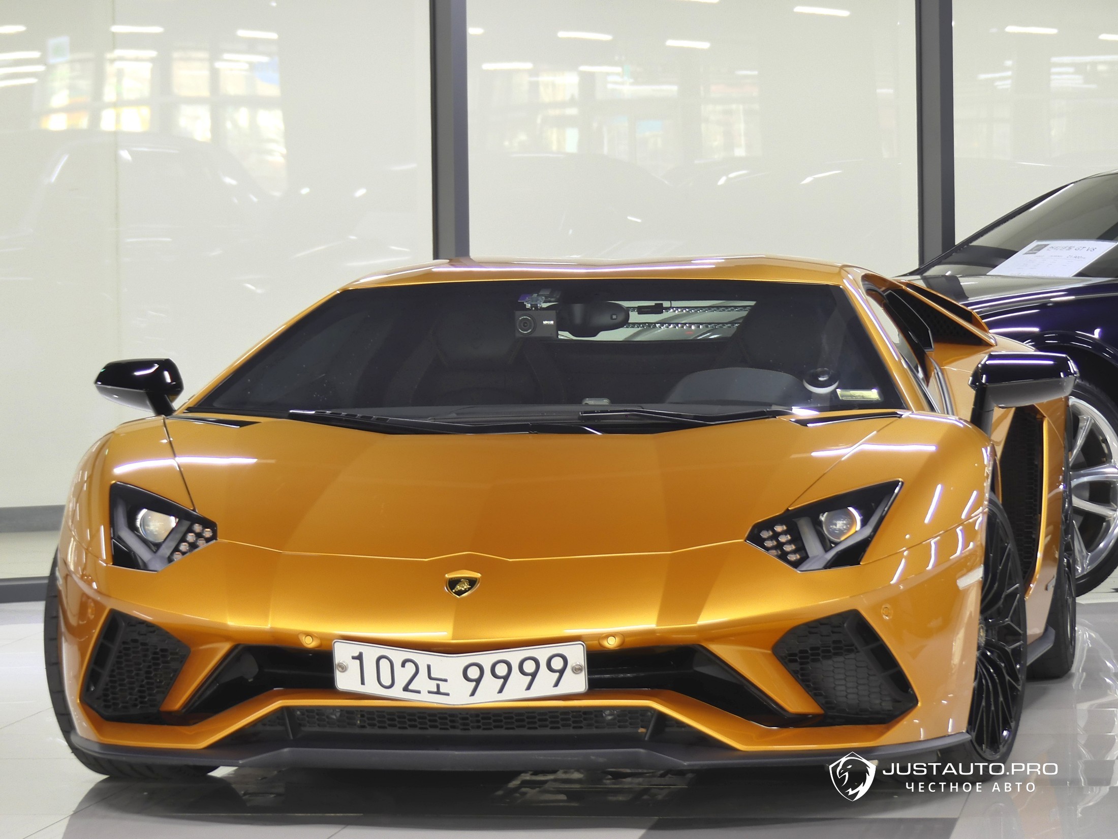 Автомобиль Lamborghini Aventador