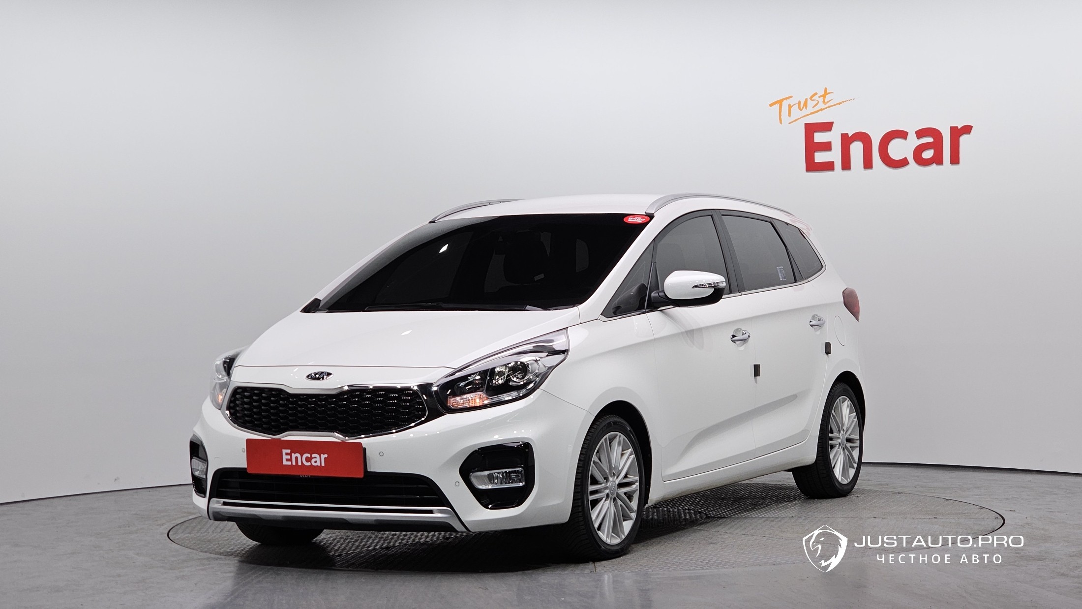 Автомобиль Kia Carens