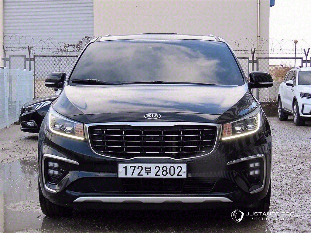 Автомобиль Kia Canival