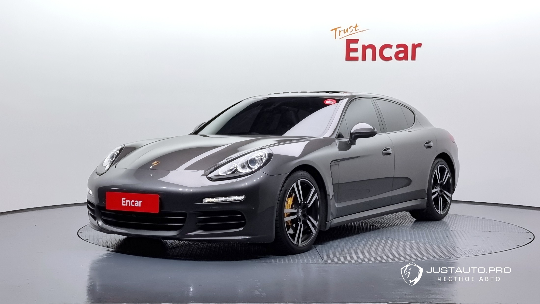 Автомобиль Porsche Panamera