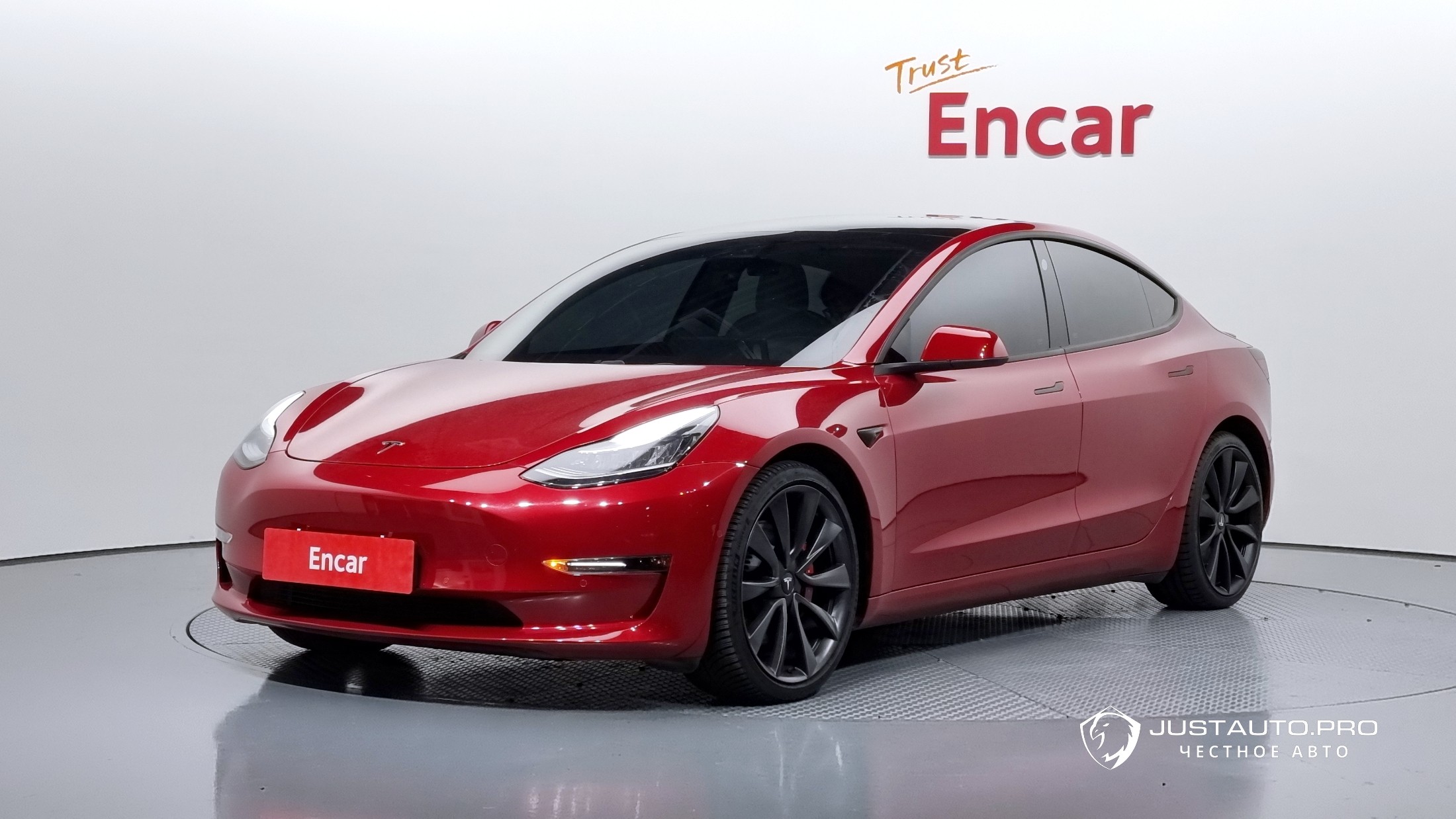 Автомобиль Tesla Model 3