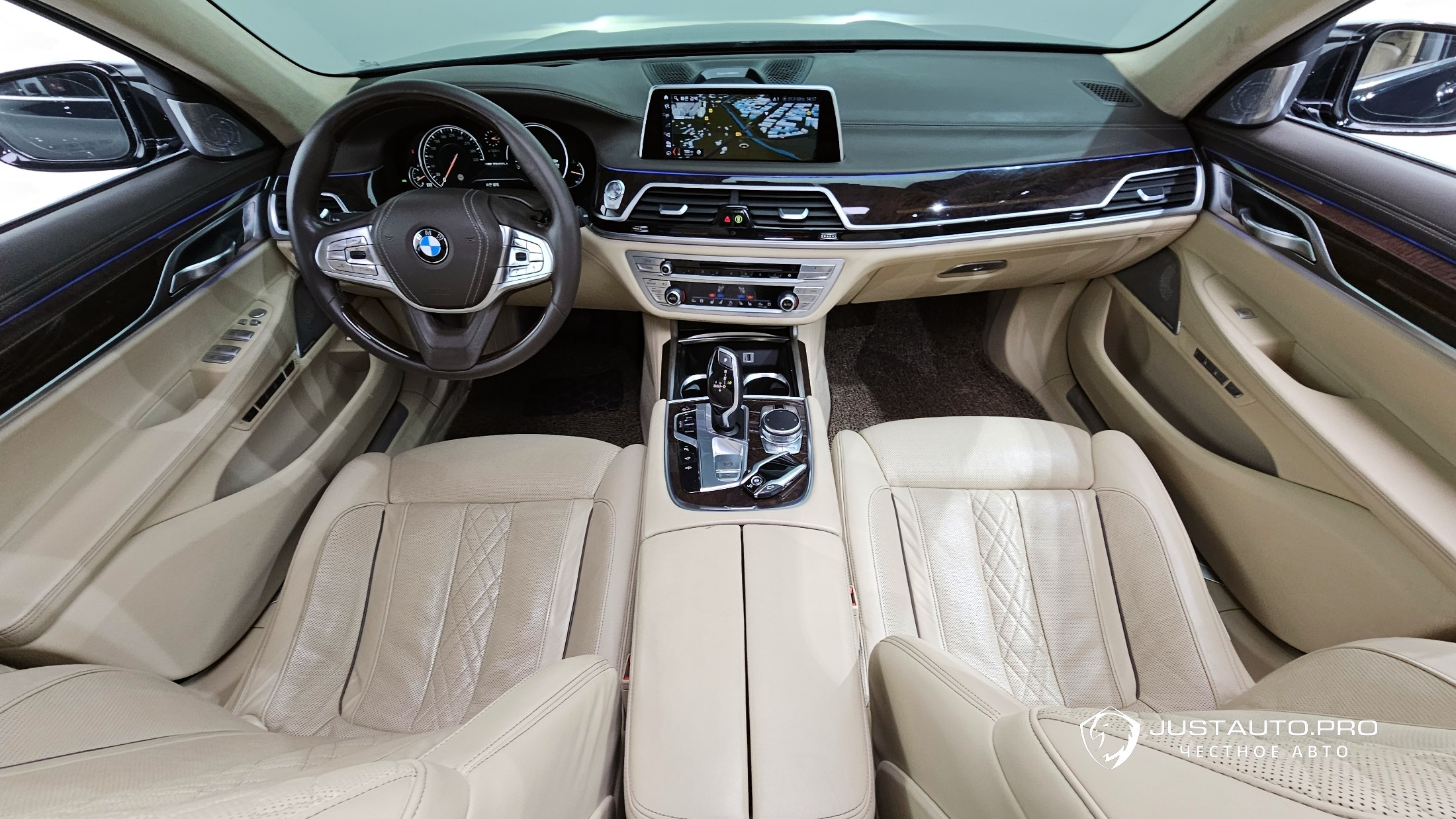 Автомобиль BMW 7-Series