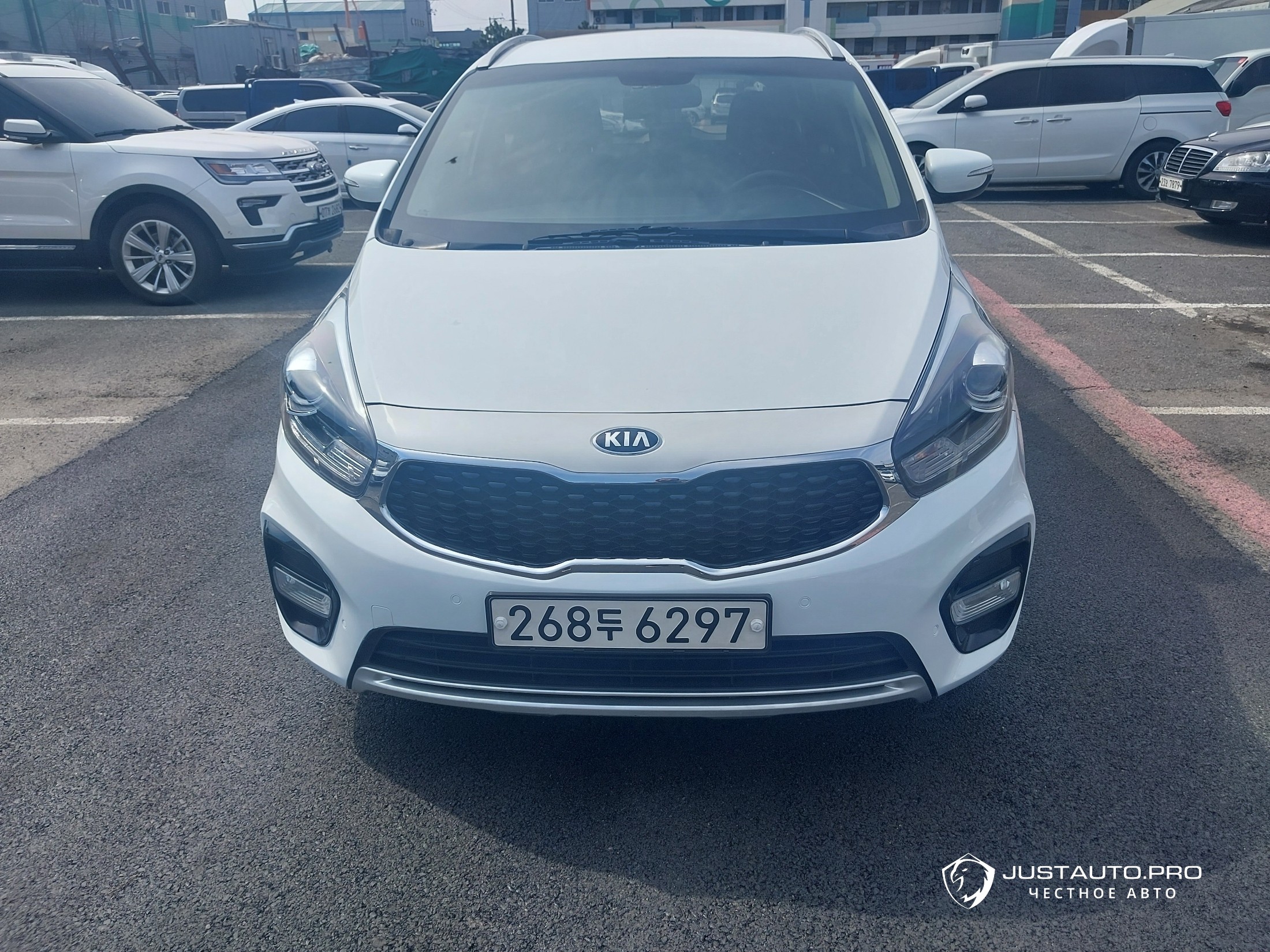 Автомобиль Kia Carens