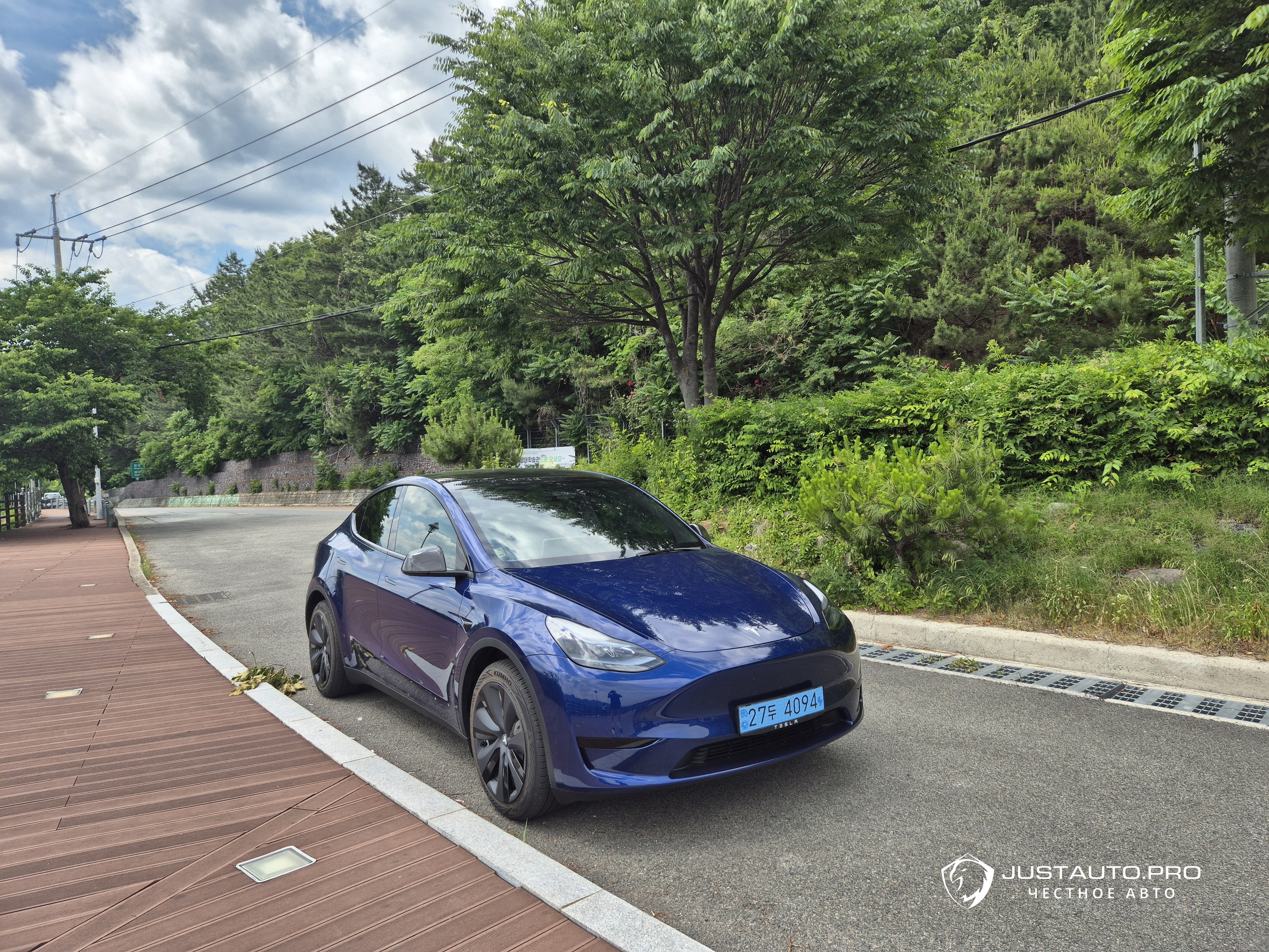 Автомобиль Tesla Model Y