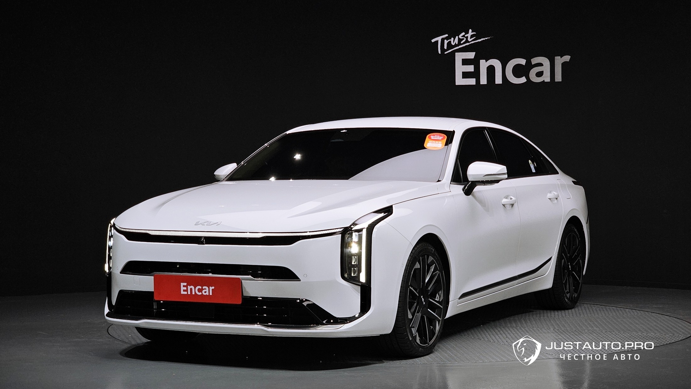 Автомобиль Kia K8