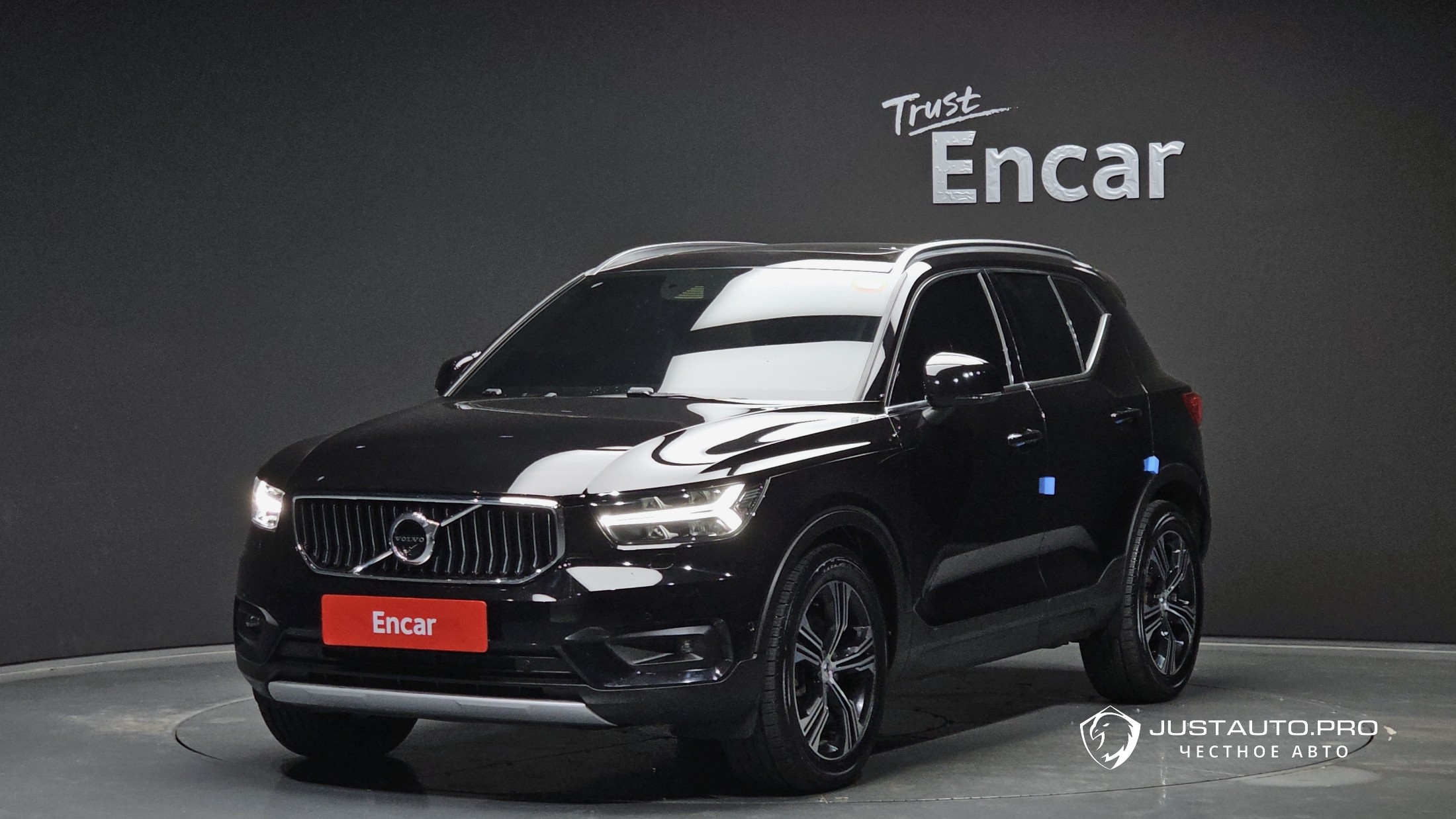 Автомобиль Volvo XC40