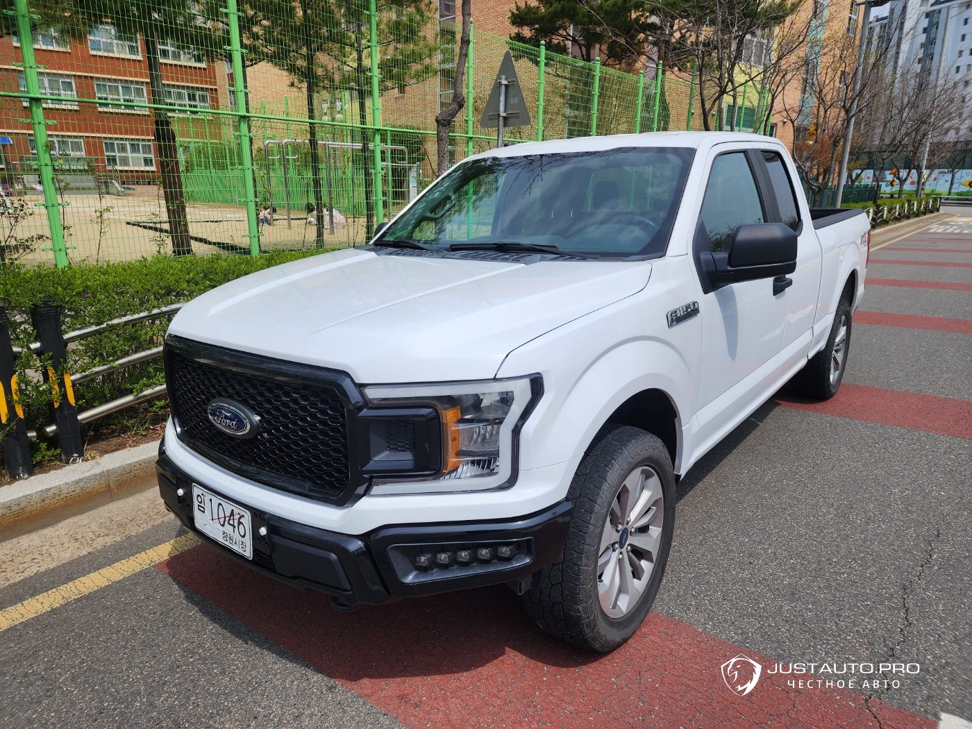 Автомобиль Ford F150