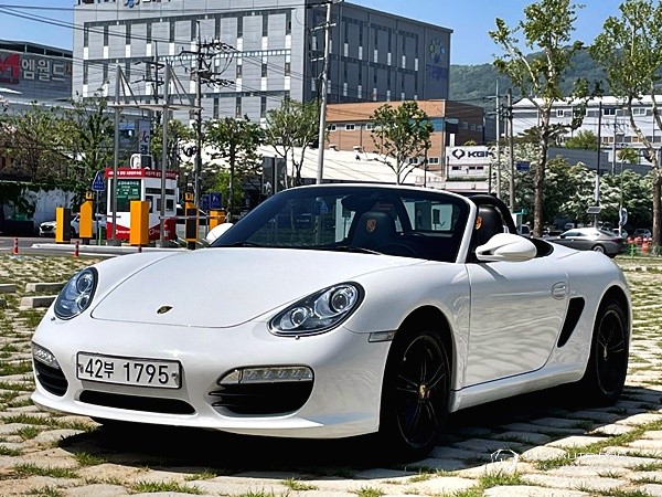 Автомобиль Porsche Boxster