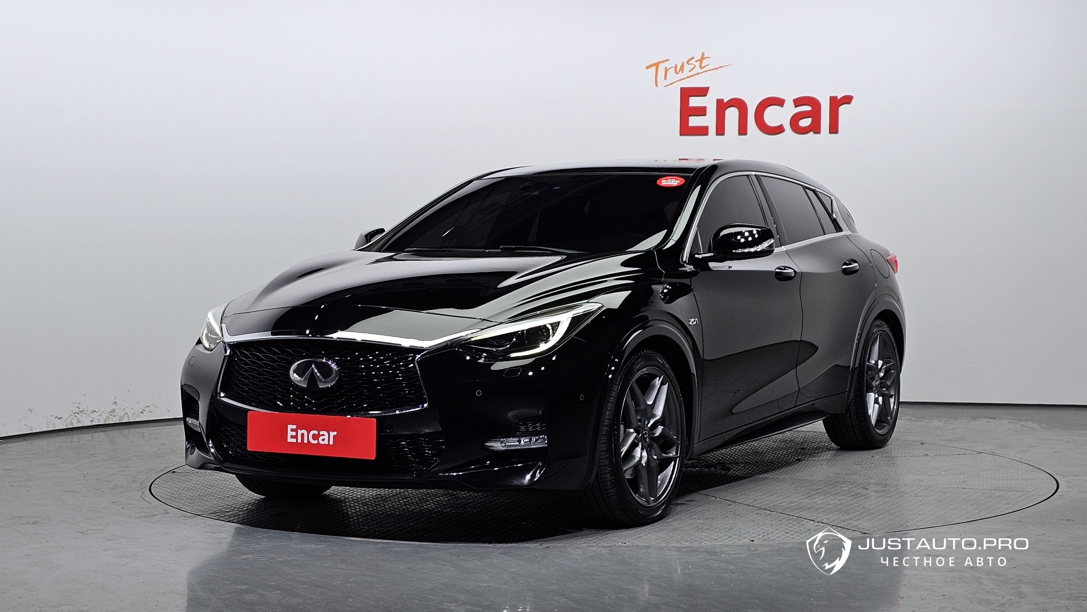 Автомобиль Infiniti Q30