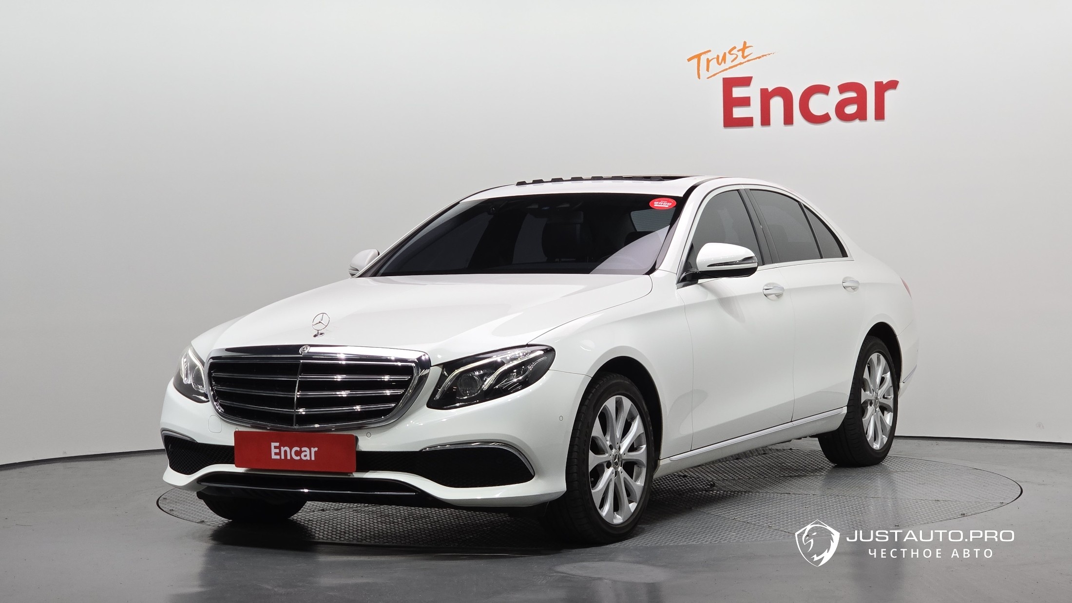 Автомобиль Mercedes-Benz E-Class