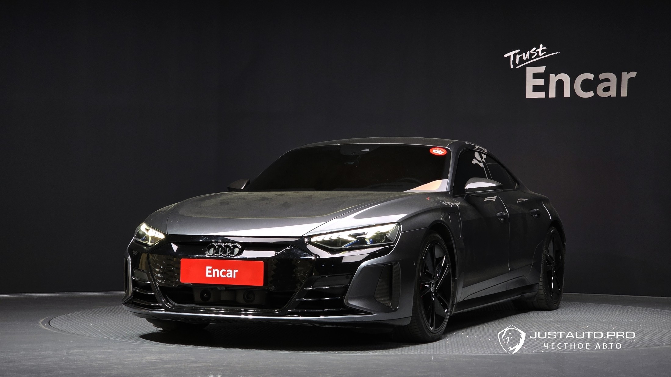 Автомобиль Audi RS e-tron GT