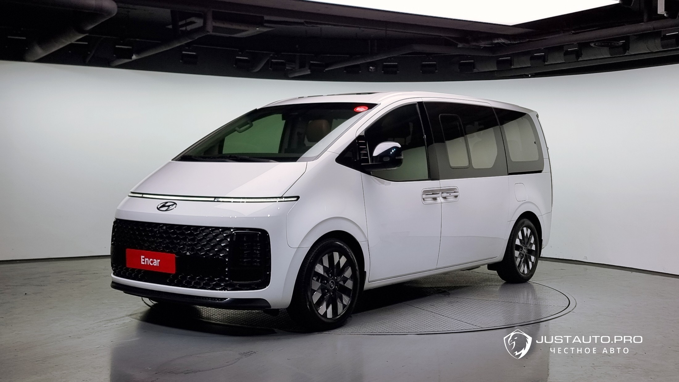 Автомобиль Hyundai Staria
