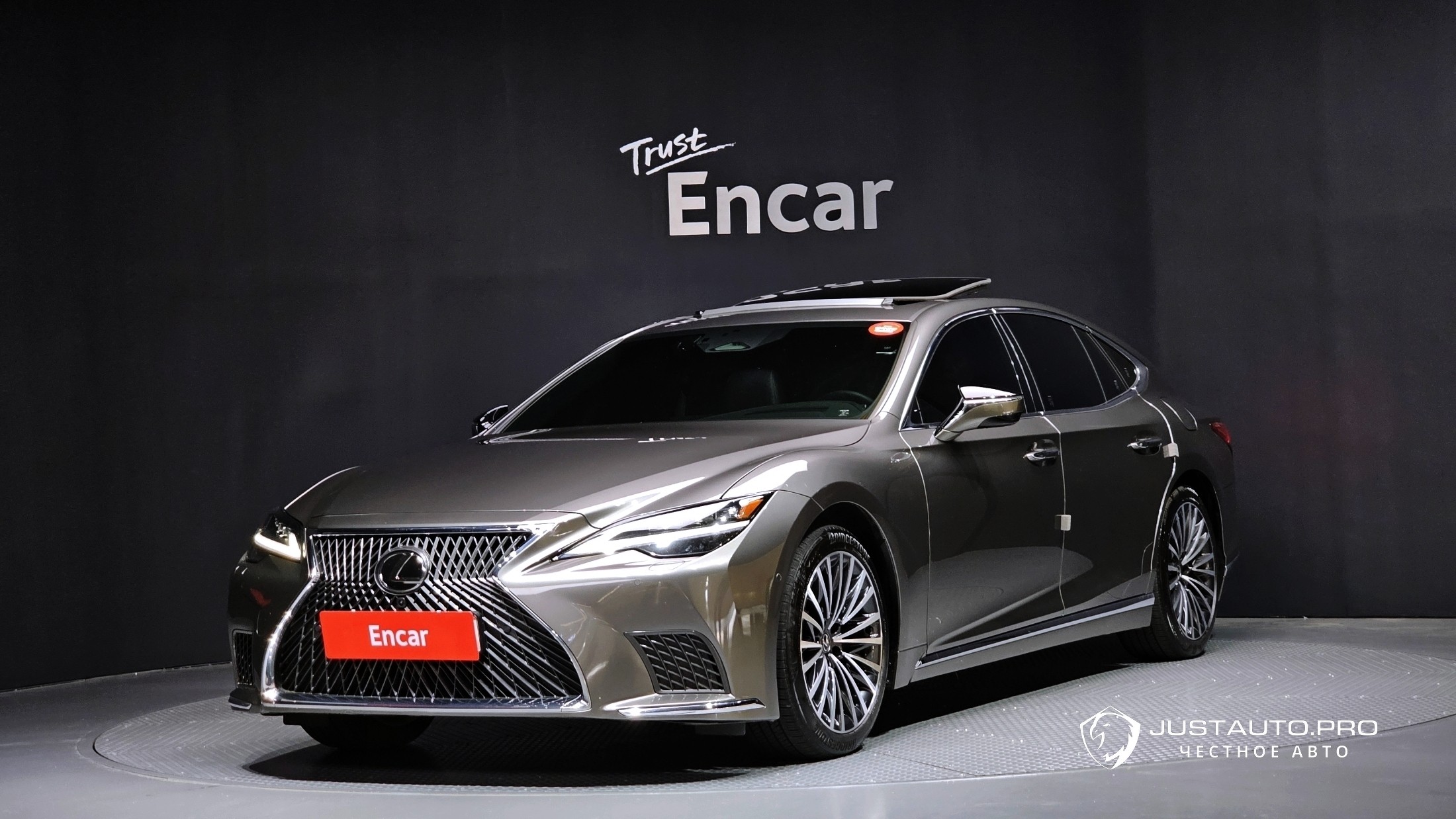 Автомобиль Lexus LS