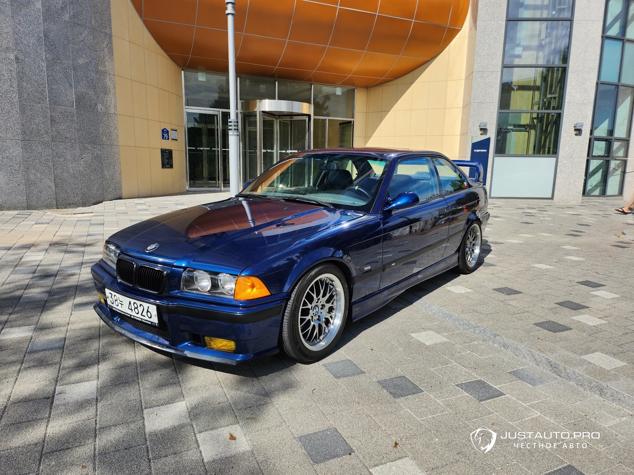 Автомобиль BMW M3